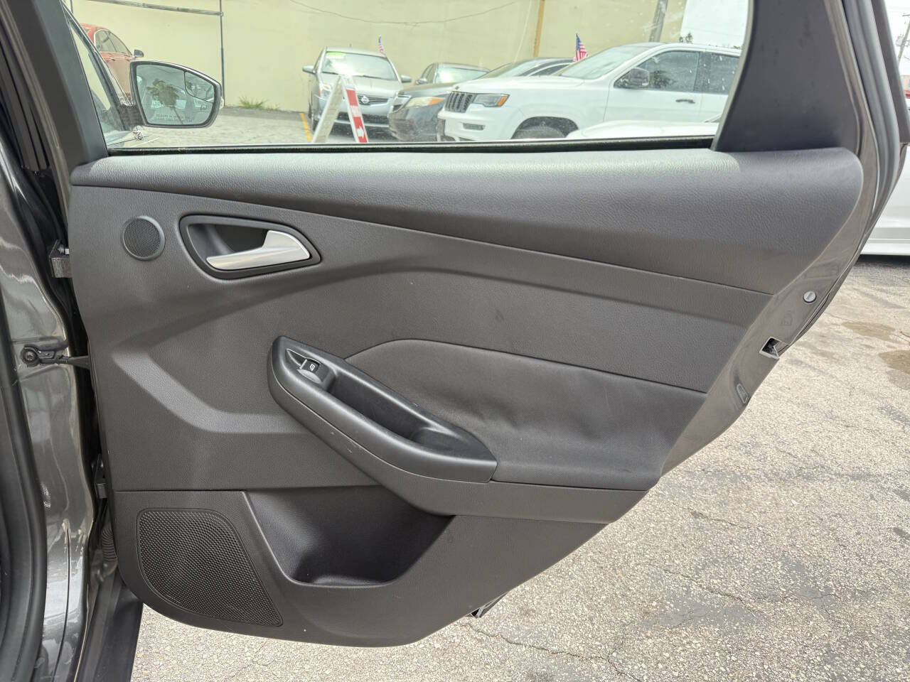 Used 2015 Ford Focus Titanium FWD image 23