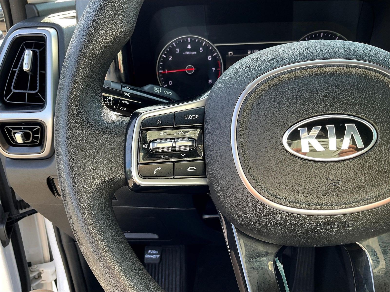 Used 2021 Kia Sorento LX AWD/4WD image 11