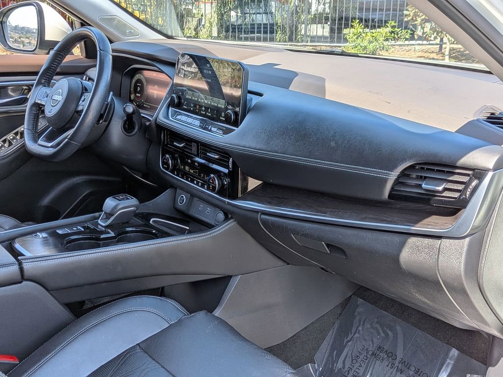 Used 2022 Nissan Rogue Platinum w/ Head-Up Display Package image 9