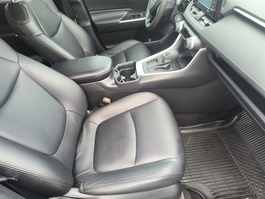 Used 2020 Toyota RAV4 LE image 23