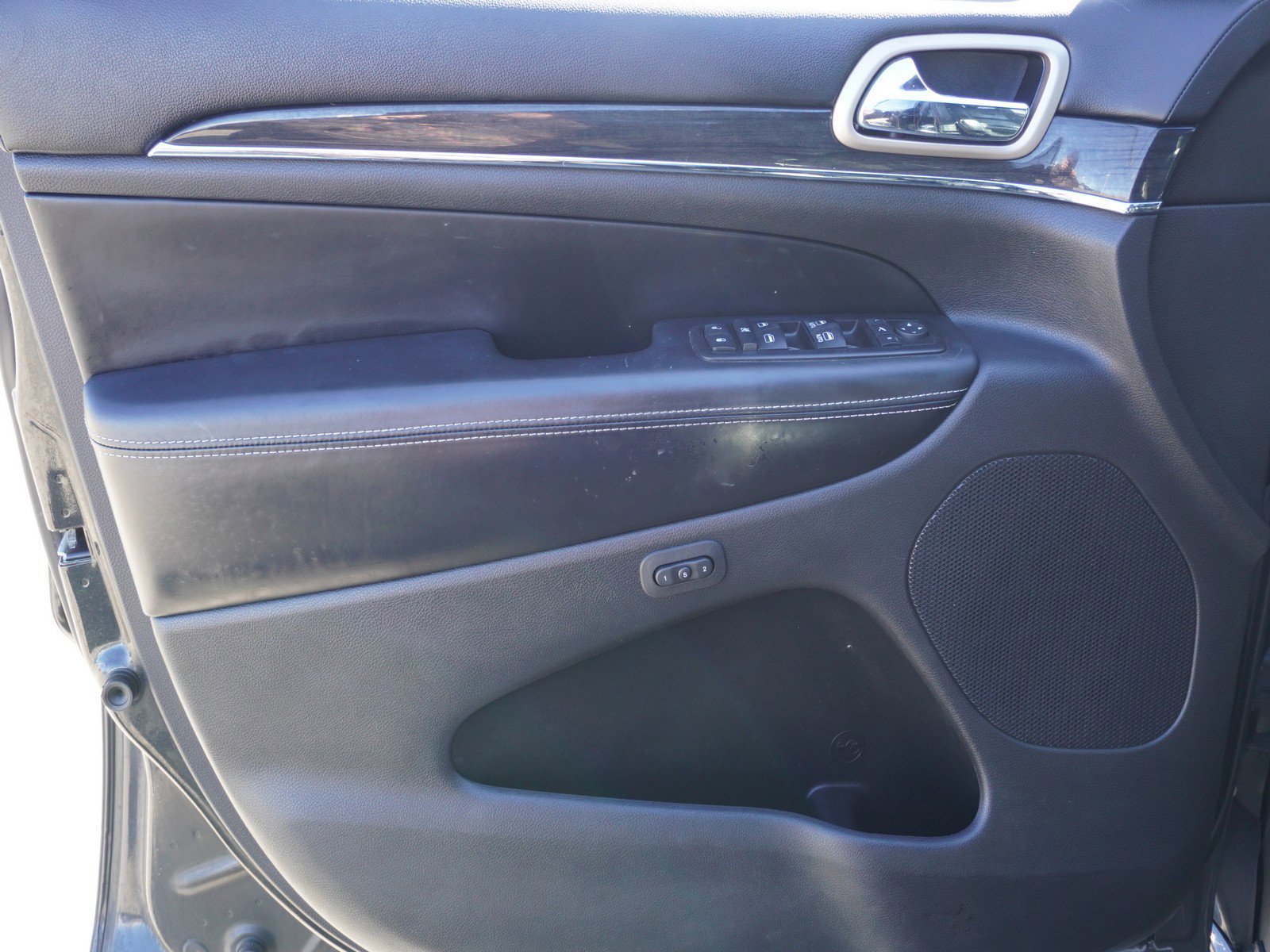 Used 2015 Jeep Grand Cherokee Overland image 21