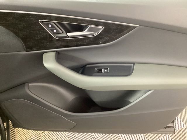 Certified 2025 Audi Q7 3.0T Premium w/ Convenience Package image 21
