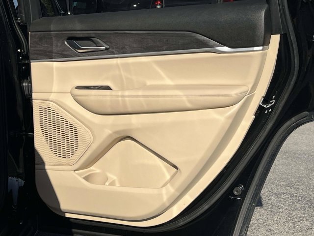 Used 2023 Jeep Grand Cherokee L Limited AWD/4WD image 25