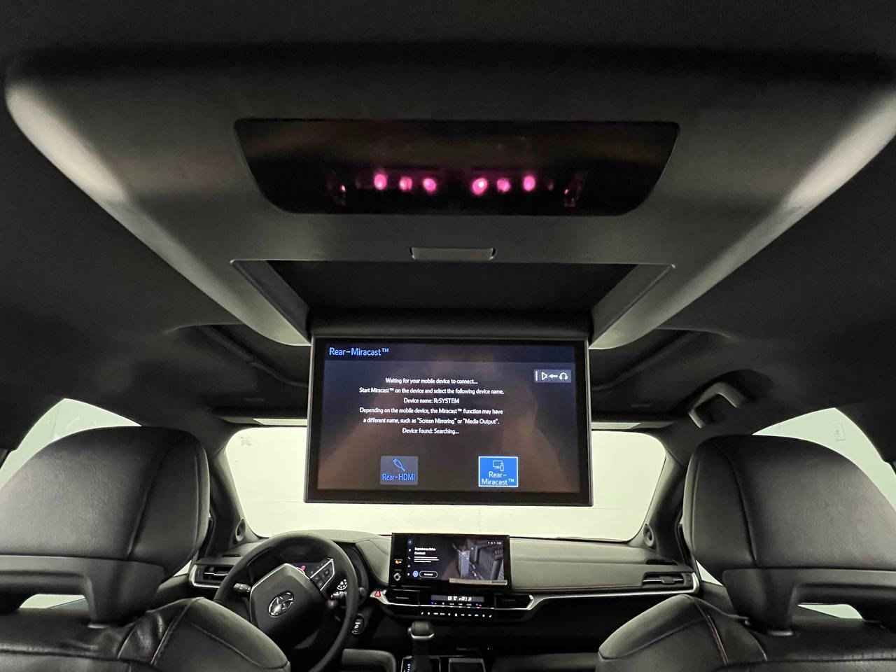 Used 2025 Toyota Sienna XSE w/ XSE Premium Package FWD image 23