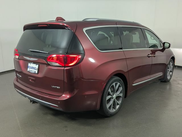 Used 2017 Chrysler Pacifica Limited FWD image 7