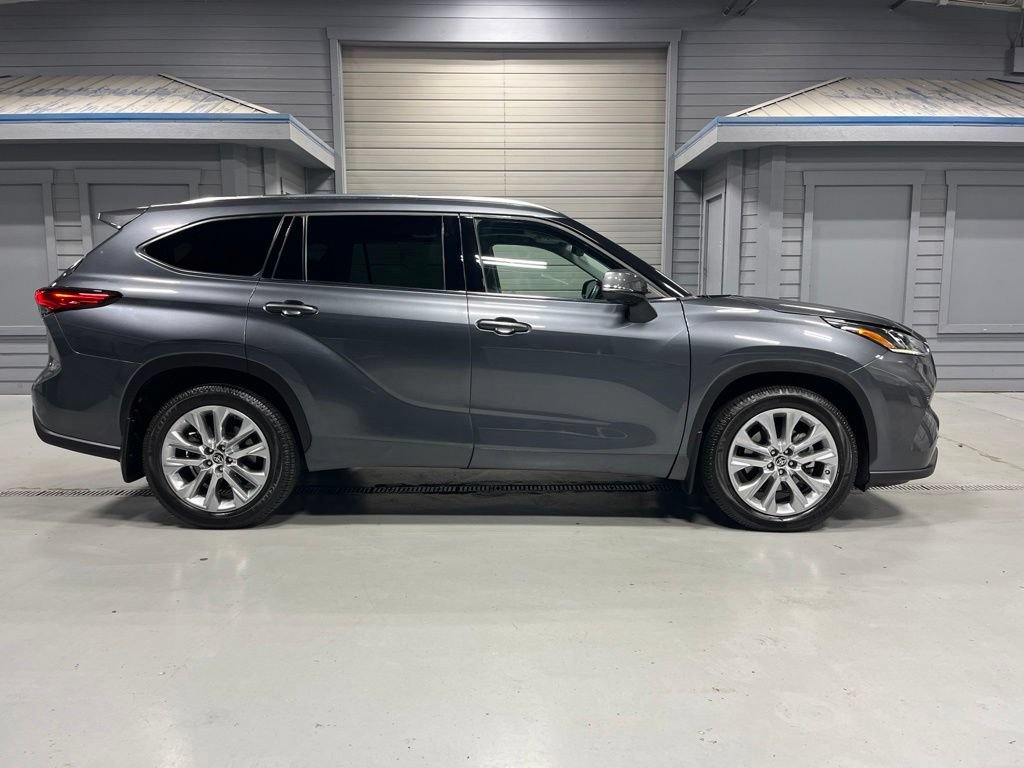 Used 2020 Toyota Highlander Limited AWD/4WD image 8
