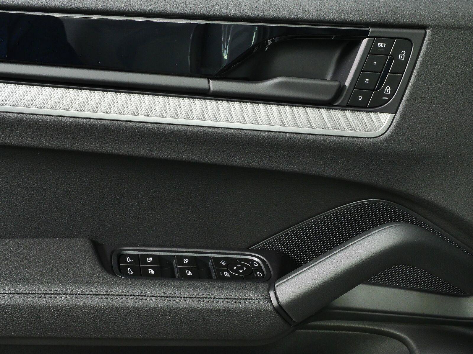 New 2026 Porsche Cayenne AWD/4WD image 6