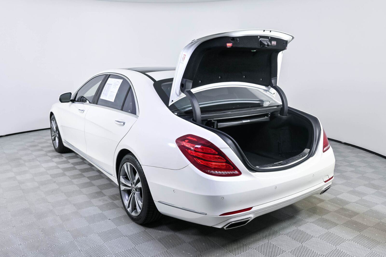 Used 2017 Mercedes-Benz S 550 Sedan w/ Premium Package image 32