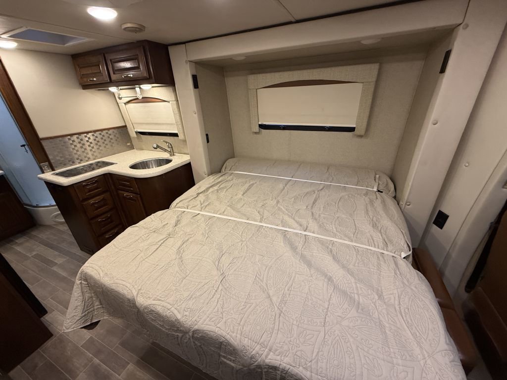 Used 2017 Mercedes-Benz Sprinter 3500 image 82