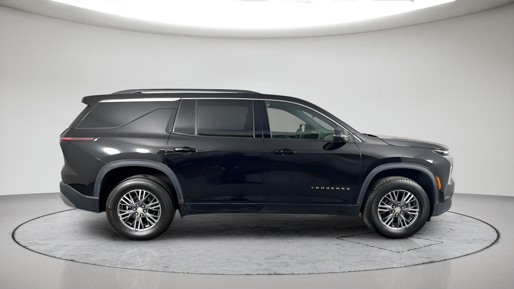 Used 2024 Chevrolet Traverse LT AWD/4WD image 2
