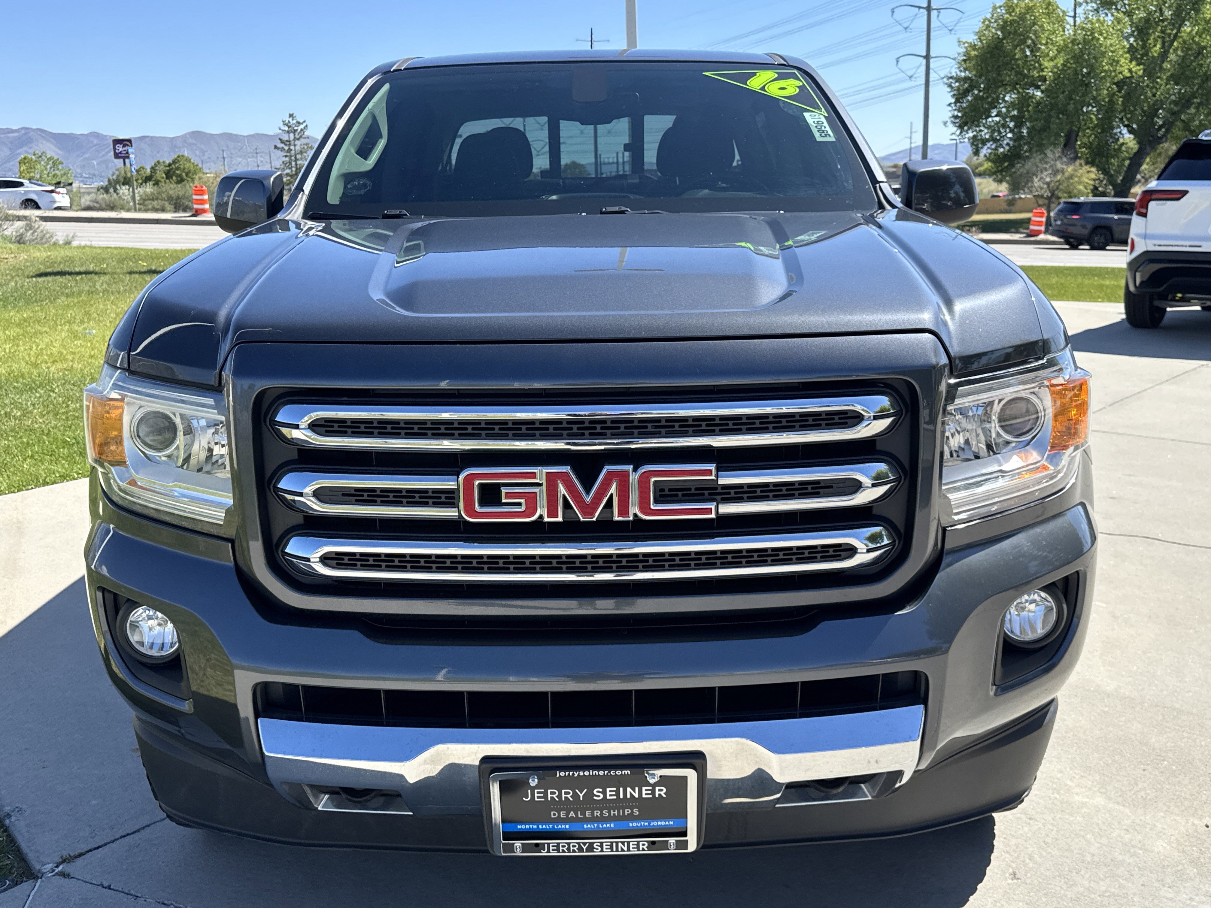 Used 2016 GMC Canyon SLE w/ All Terrain Package AWD/4WD image 8