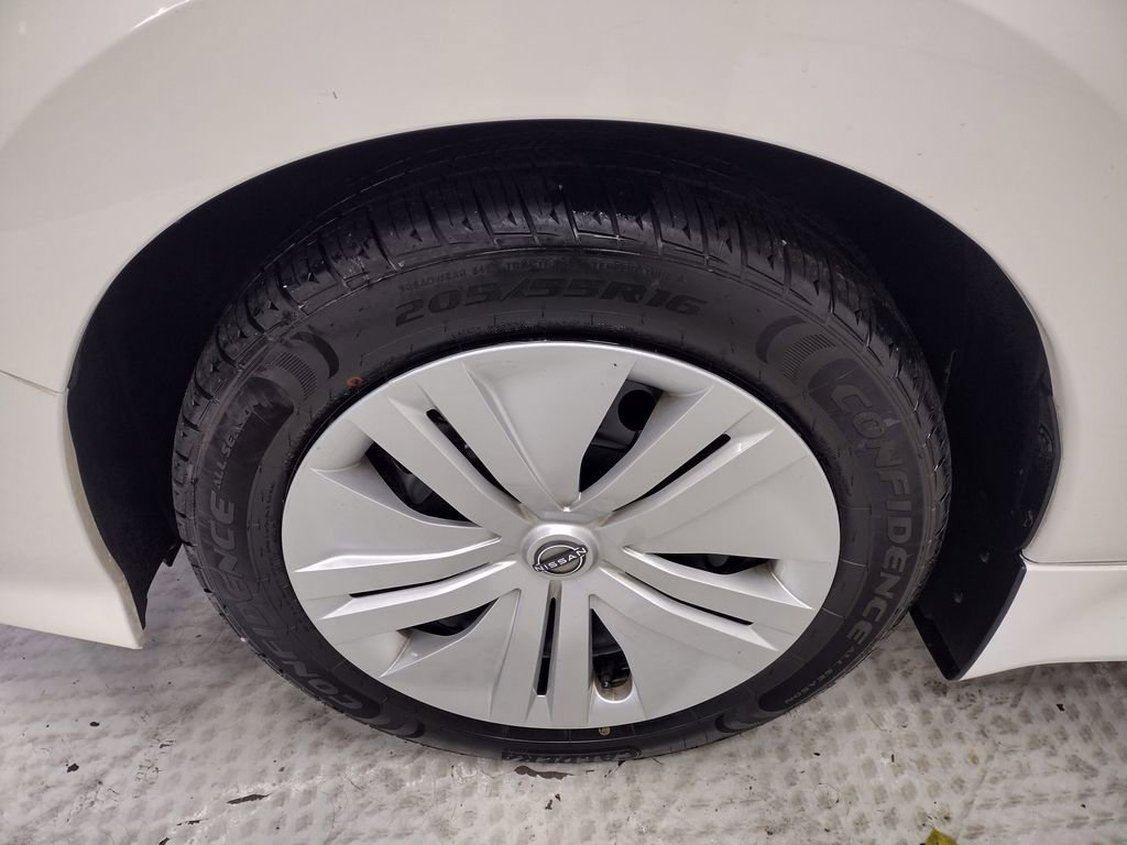 Used 2023 Nissan Leaf S image 5