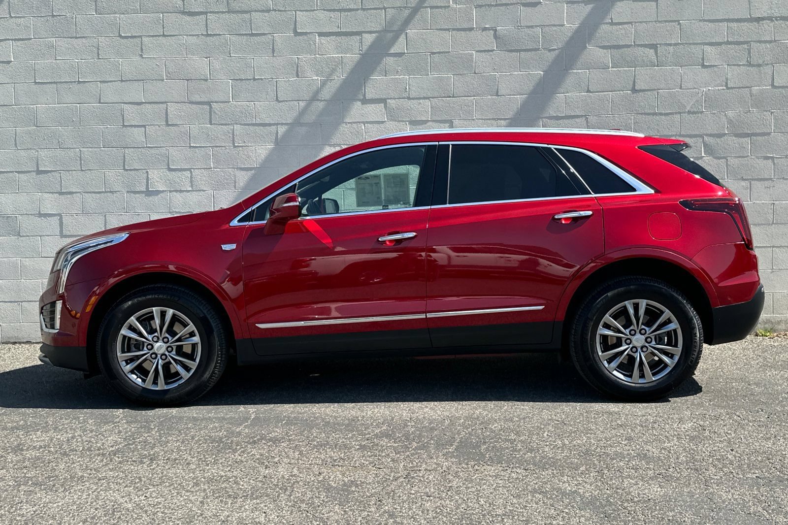 Certified 2023 Cadillac XT5 Premium Luxury w/ Technology Package FWD image 7