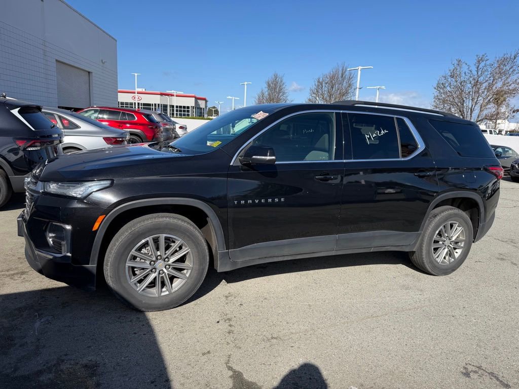 Used 2023 Chevrolet Traverse LT image 2