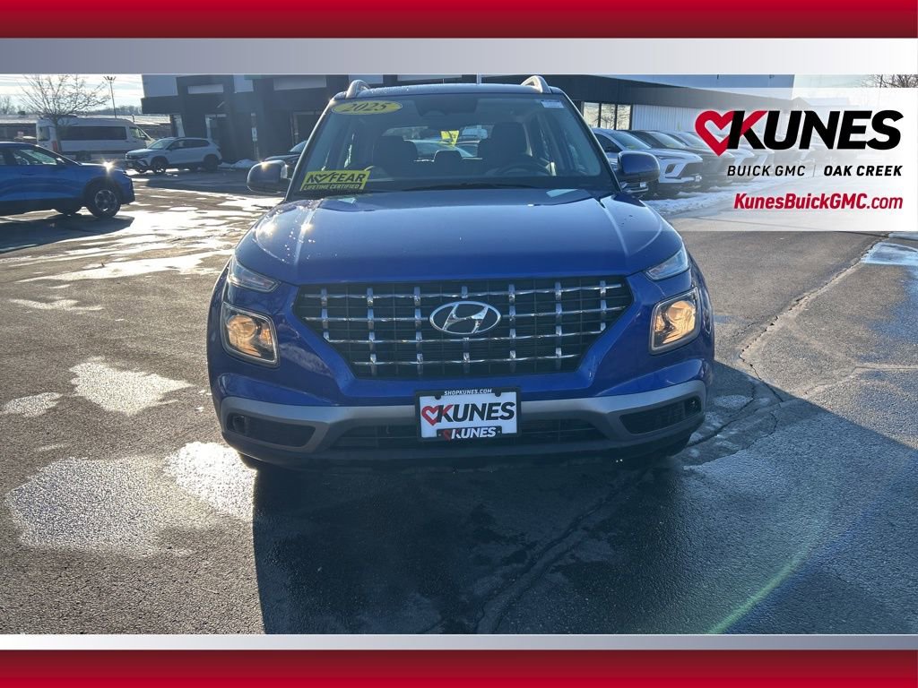 Used 2025 Hyundai Venue SEL FWD image 11