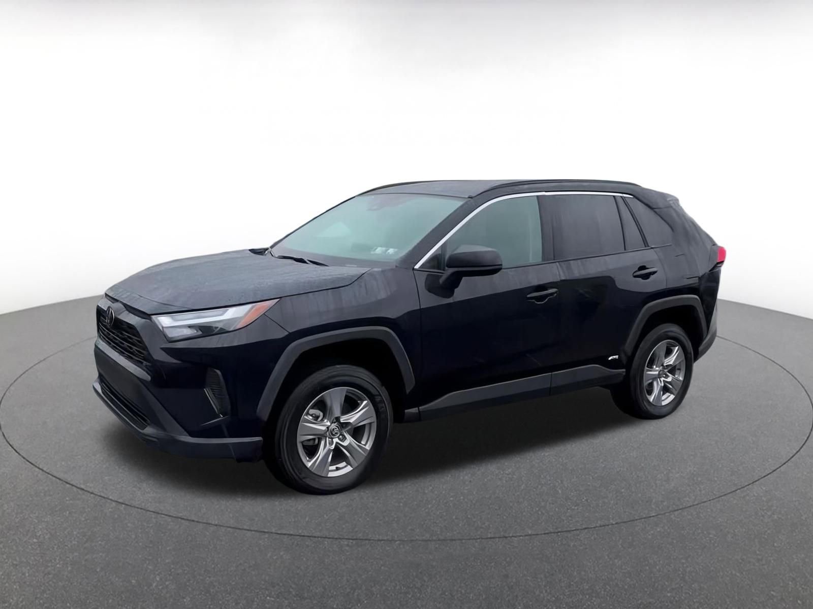 Used 2025 Toyota RAV4 LE image 7