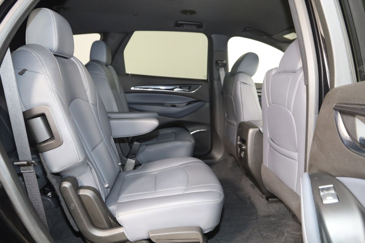 Used 2023 Buick Enclave Essence AWD/4WD image 13
