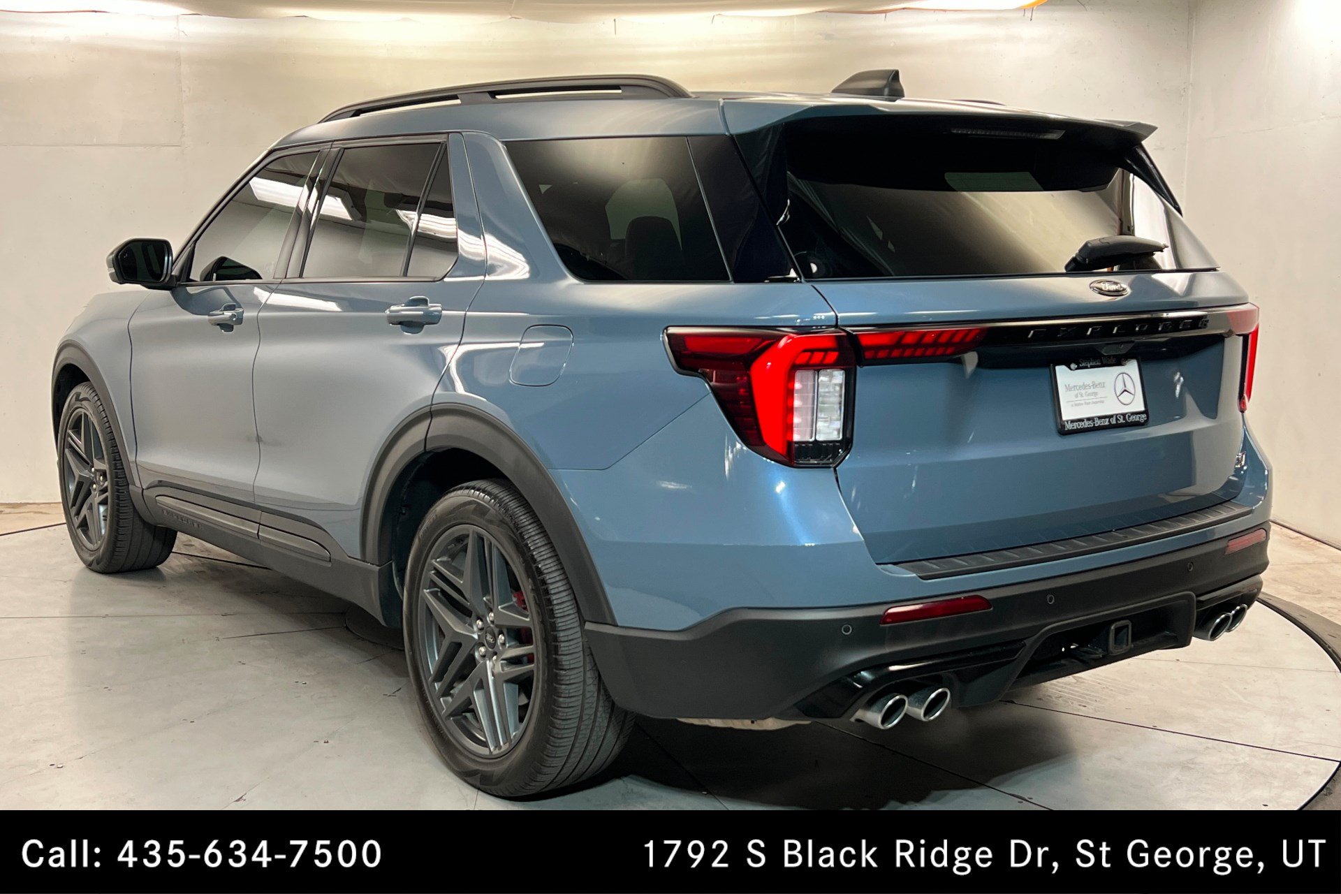 Used 2025 Ford Explorer ST AWD/4WD image 3