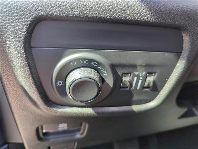 New 2025 Jeep Grand Cherokee Altitude image 17