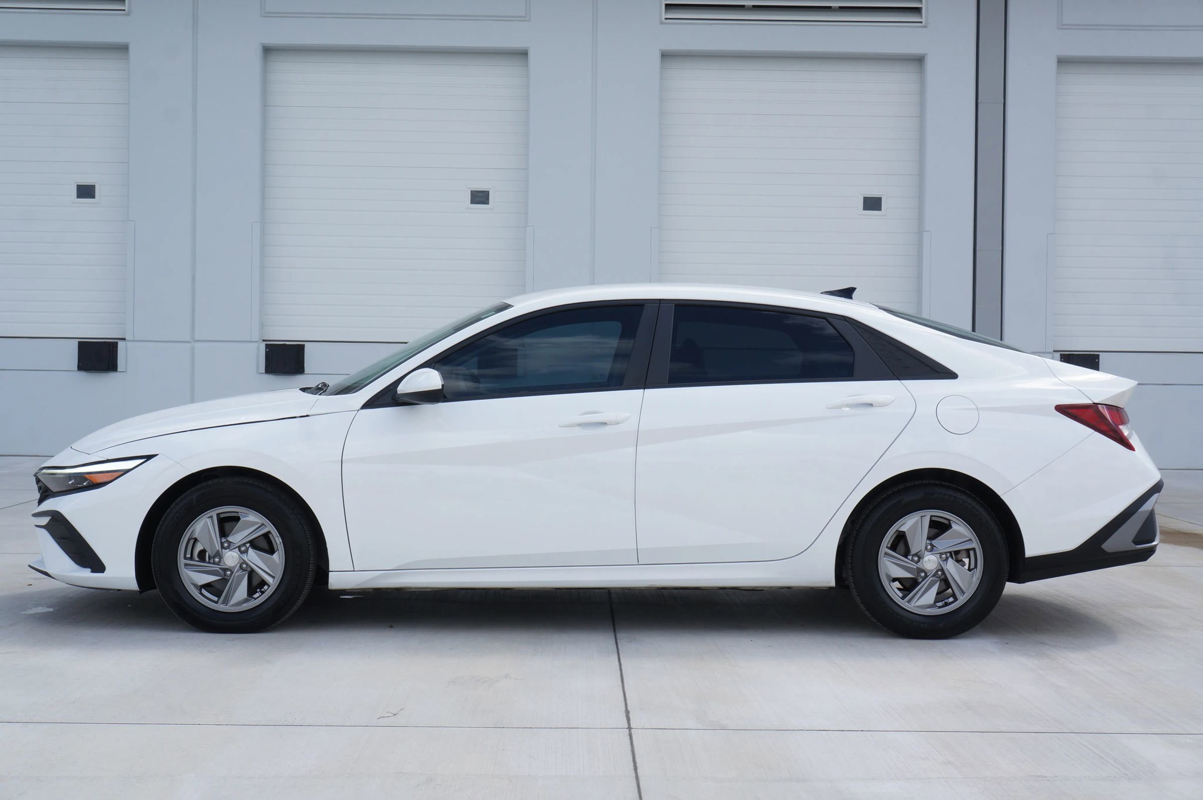 Used 2024 Hyundai Elantra SE image 8