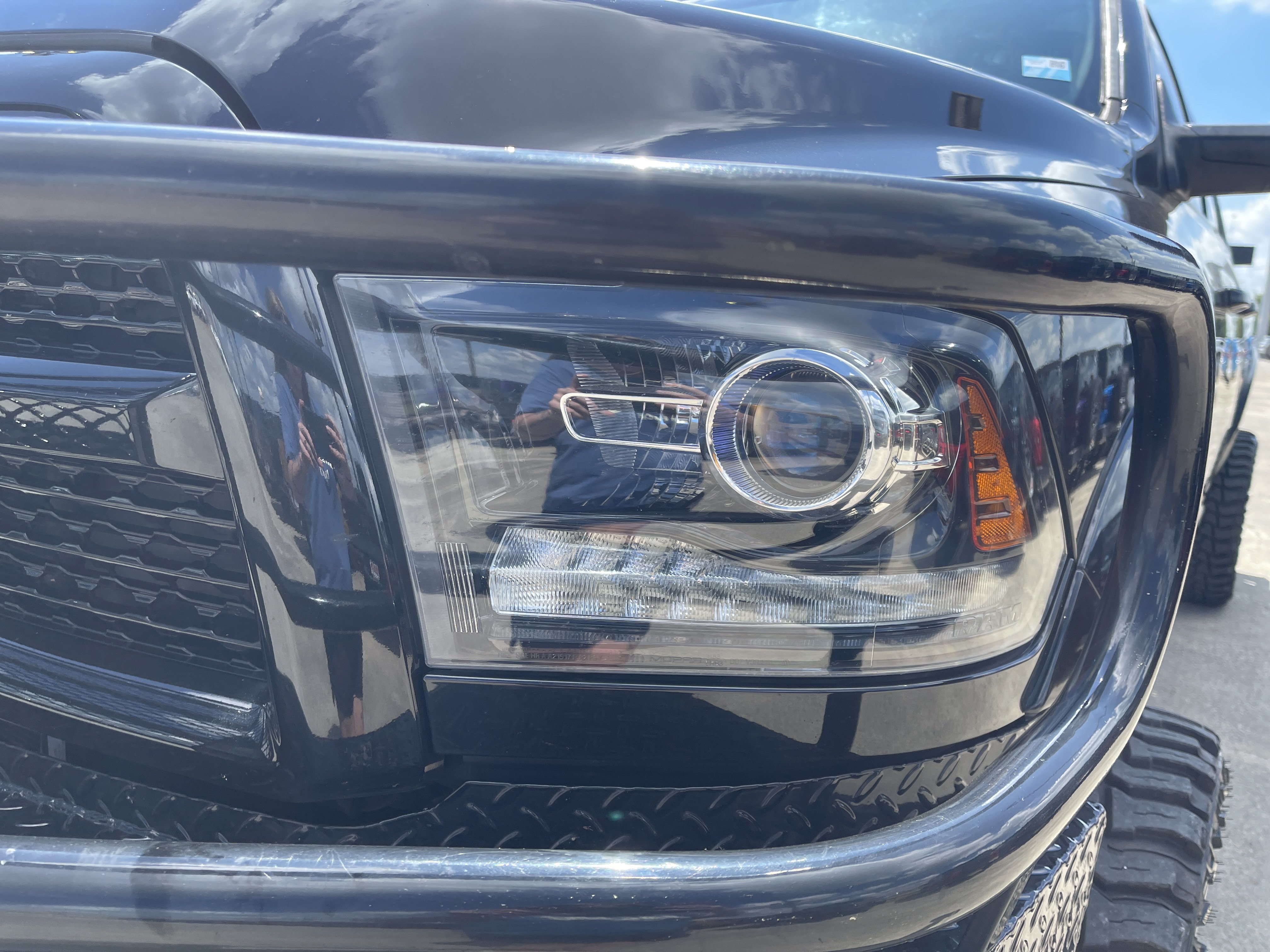 Used 2017 RAM 3500 Laramie w/ Sport Appearance Group AWD/4WD image 10