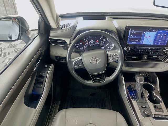 Used 2021 Toyota Highlander Platinum image 25