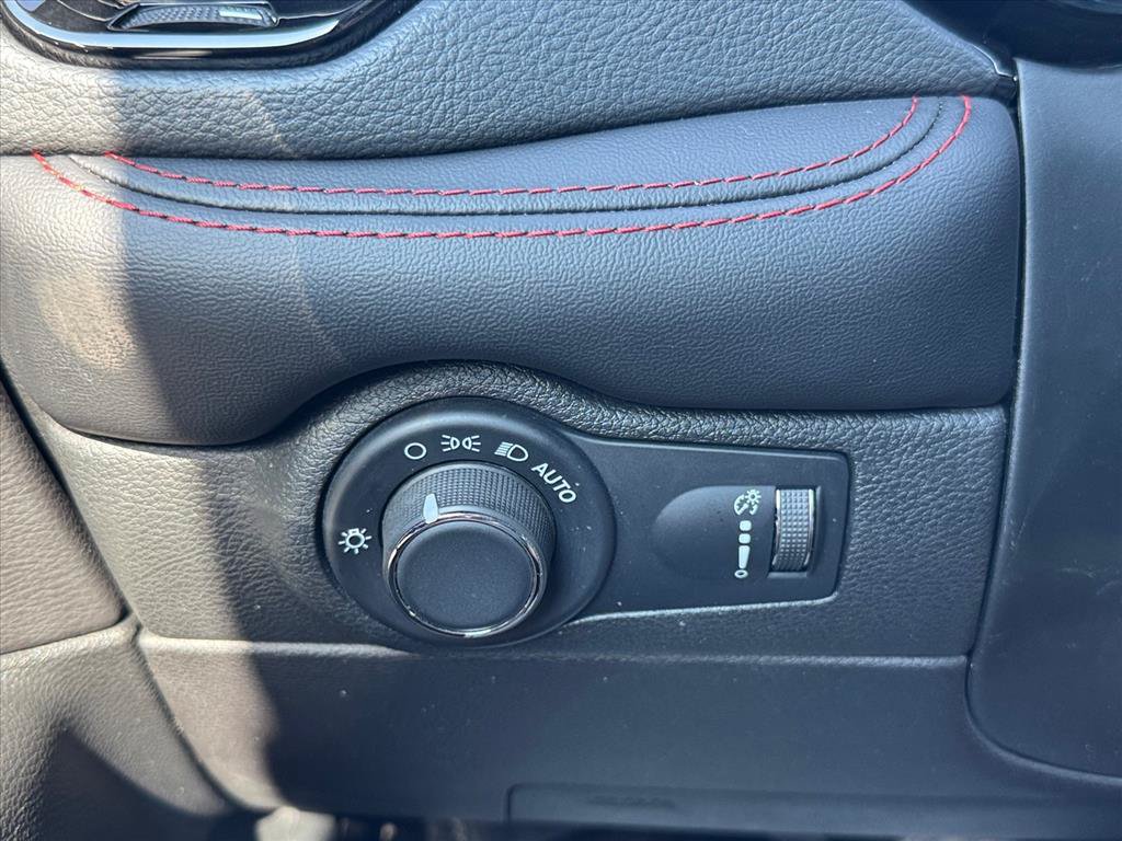 Used 2025 Dodge Durango GT AWD/4WD image 25
