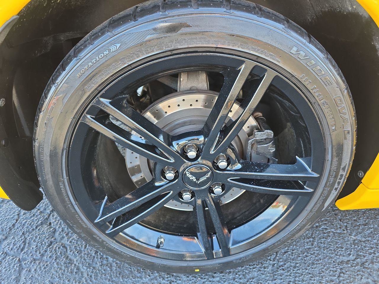 Used 2005 Chevrolet Corvette COUPE w/ Performance Handling Package image 17