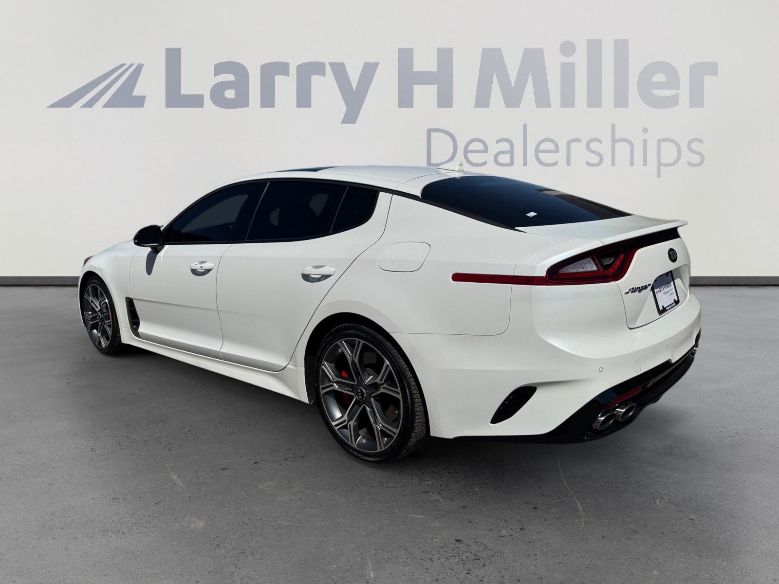 Used 2018 Kia Stinger GT2 RWD image 3