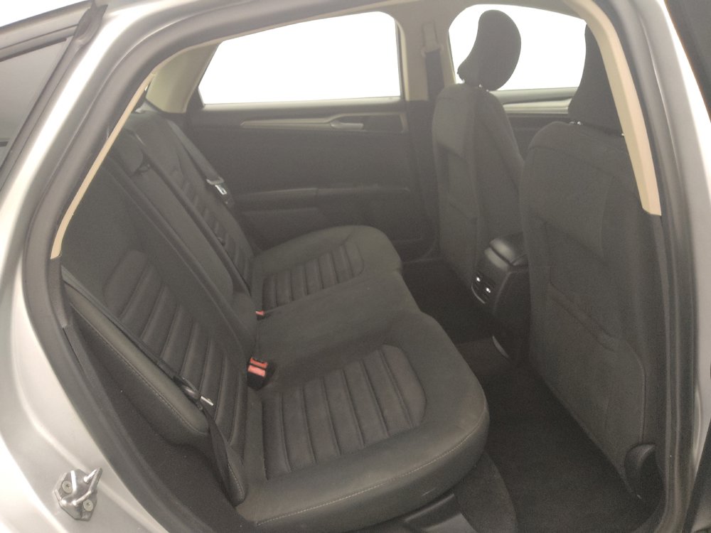 Used 2019 Ford Fusion SE FWD image 19