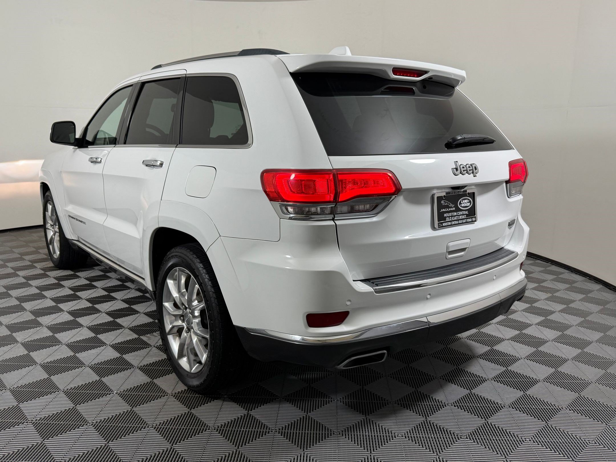 Used 2014 Jeep Grand Cherokee Summit RWD image 3