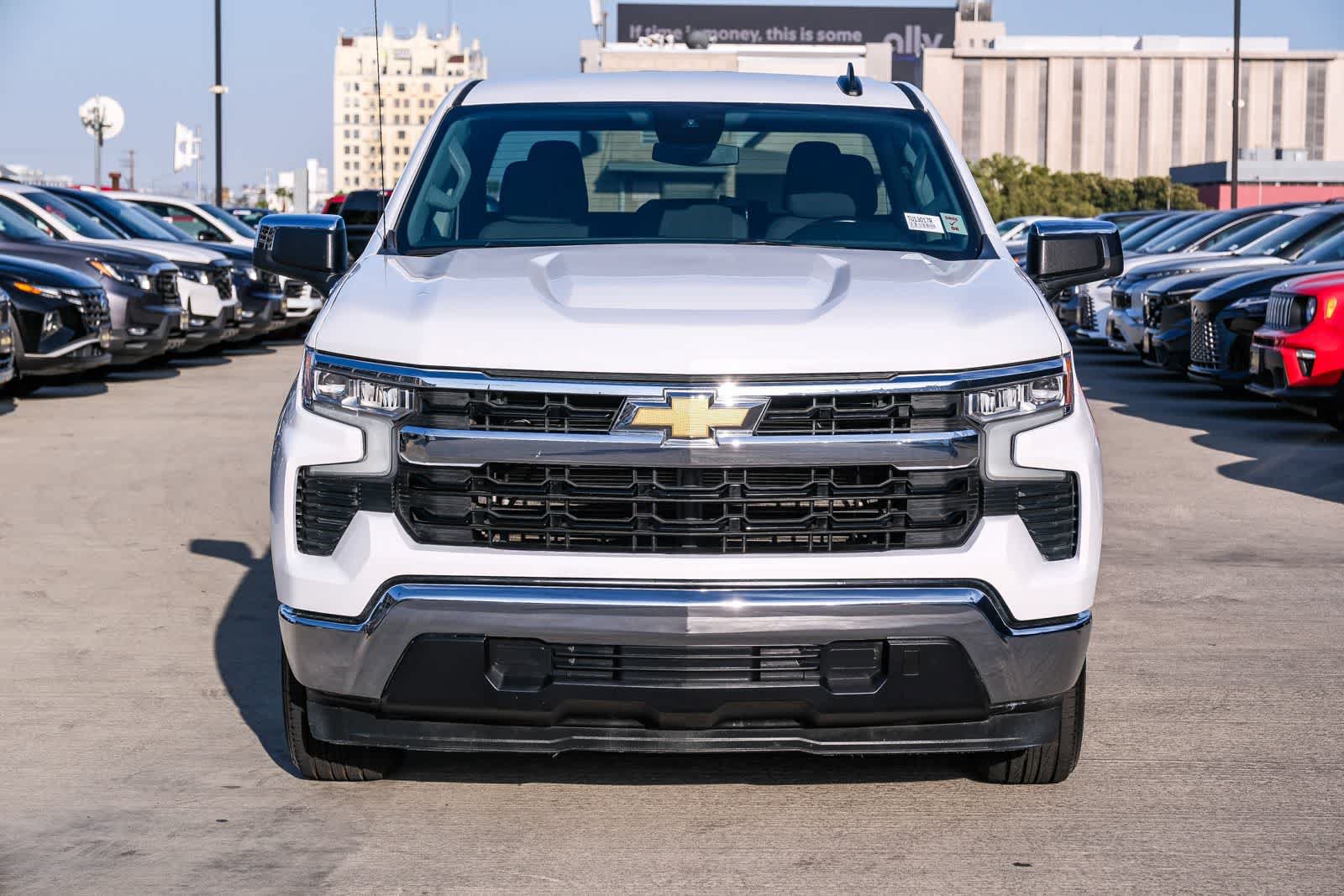 Used 2025 Chevrolet Silverado 1500 LT RWD image 2