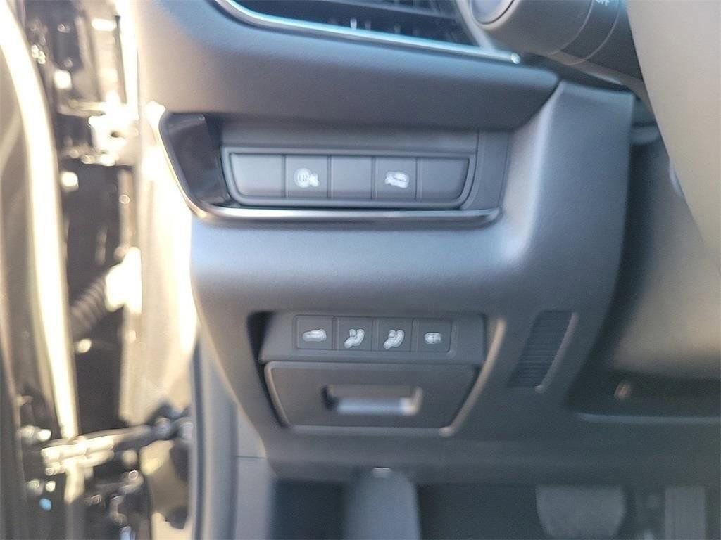 Certified 2025 MAZDA CX-30 AWD 2.5 S w/ Premium Package image 37