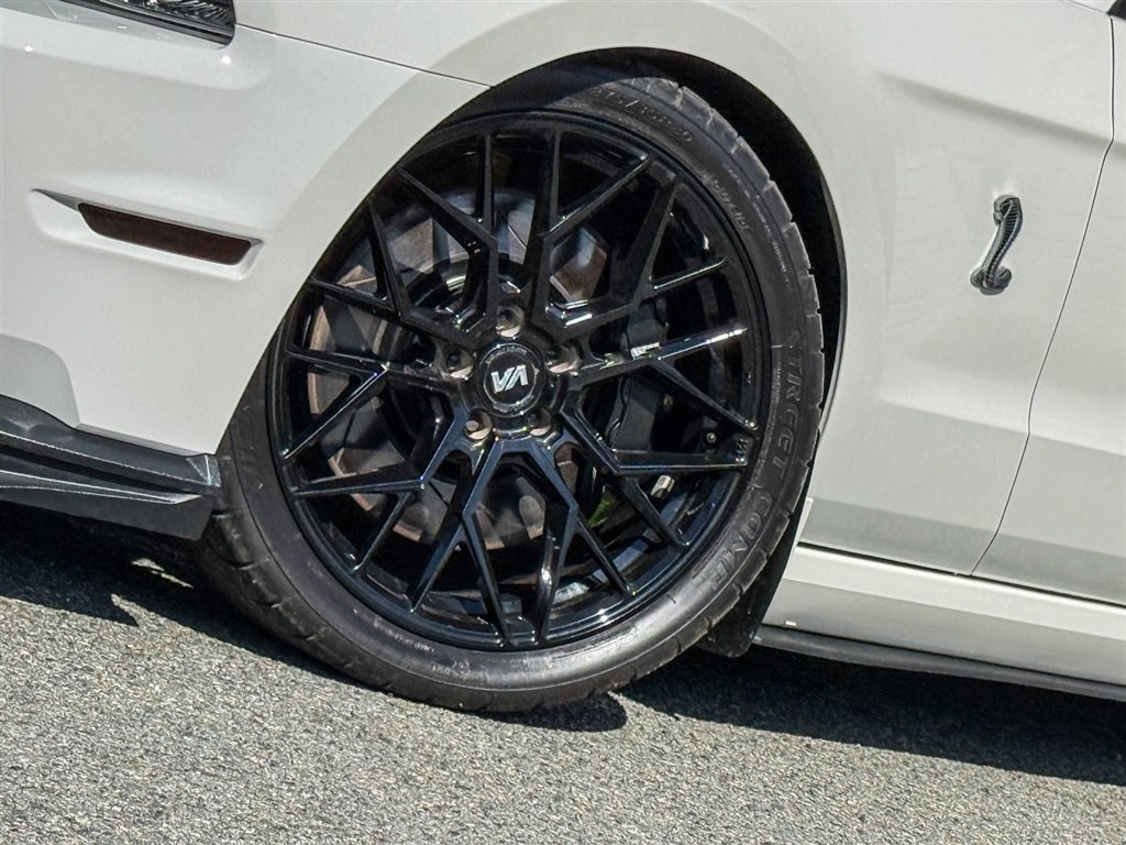 Used 2013 Ford Mustang Shelby GT500 RWD image 5