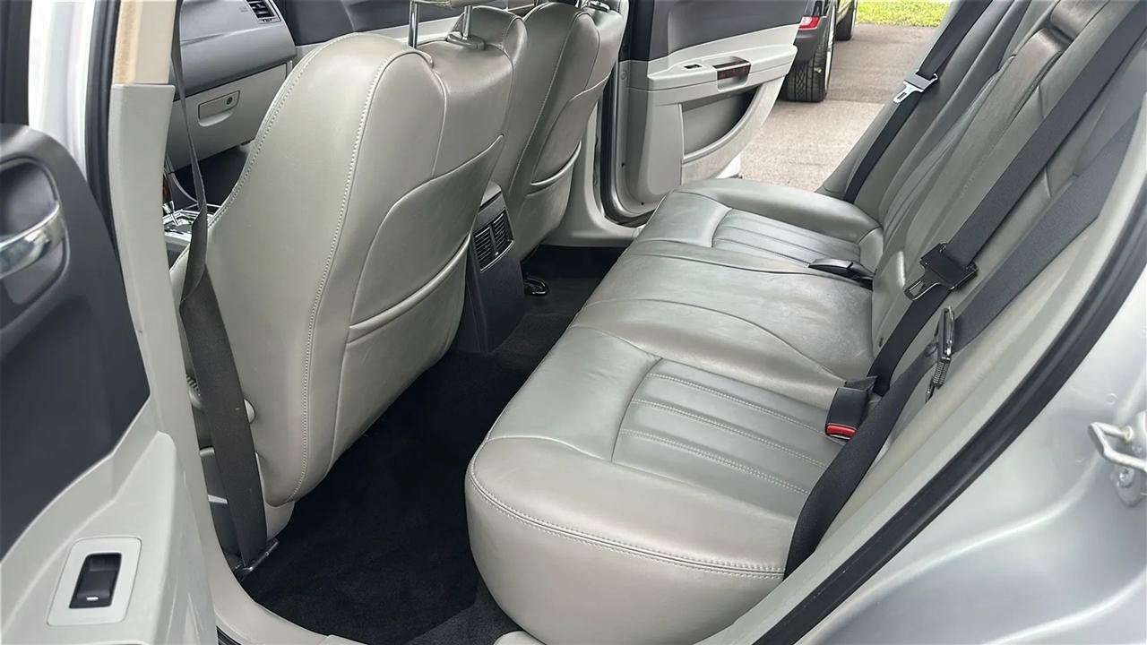 Used 2007 Chrysler 300 C RWD image 24