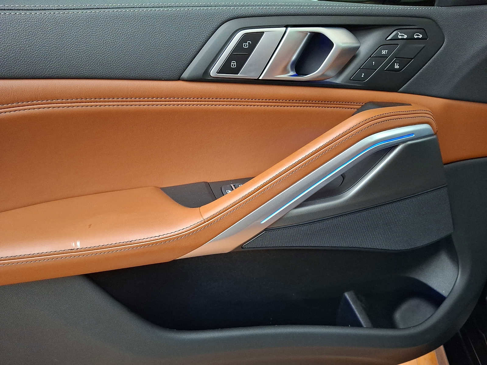 Used 2022 BMW X6 xDrive40i w/ Executive Package image 9