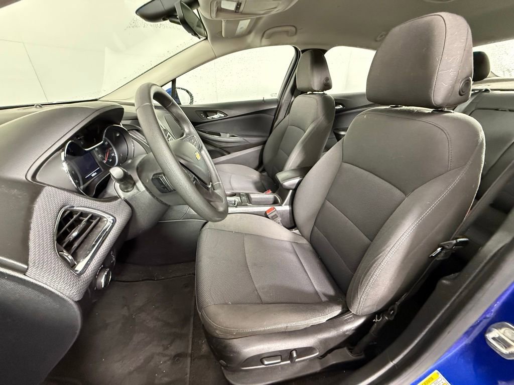 Used 2018 Chevrolet Cruze LT w/ Convenience Package image 5