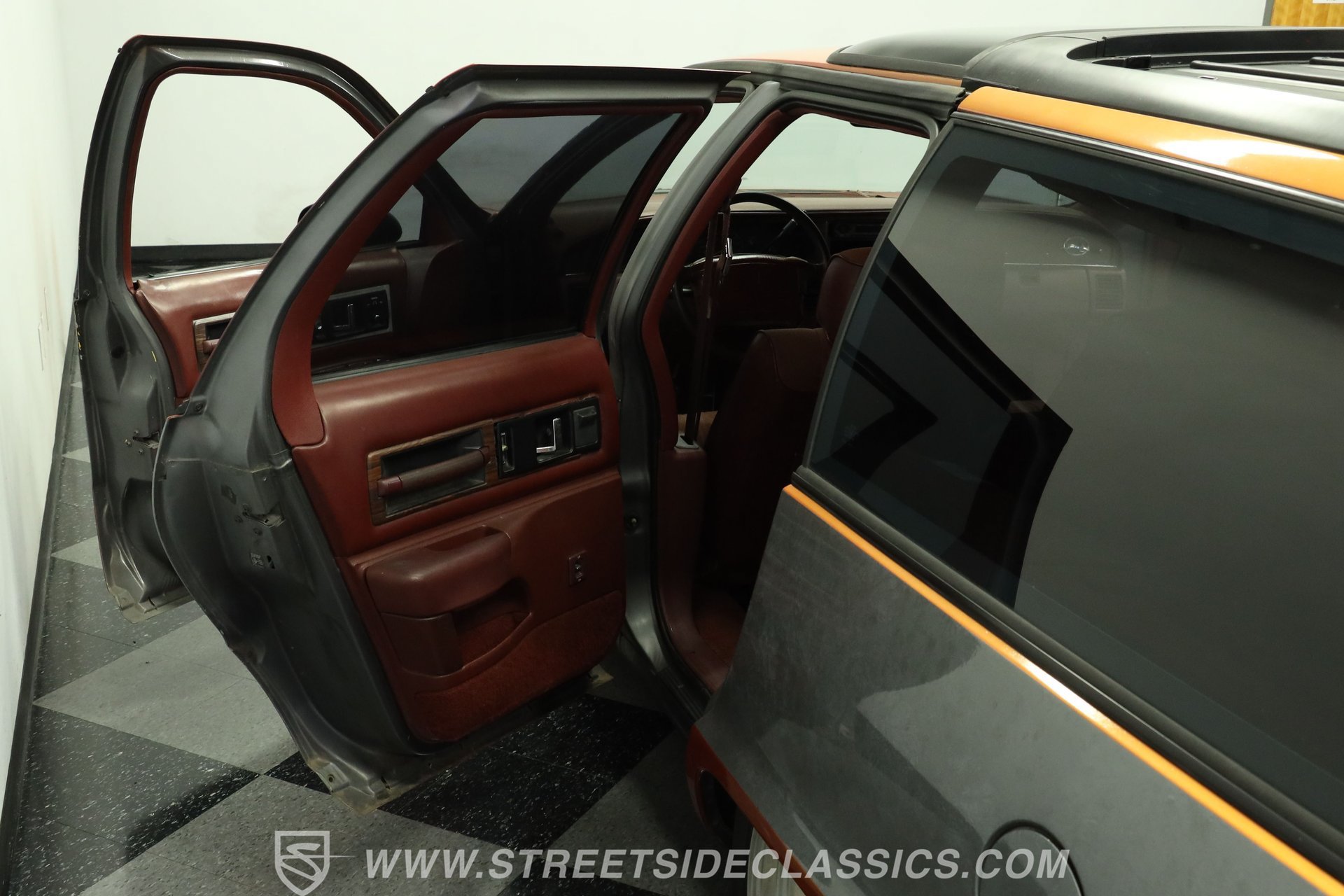 Used 1992 Oldsmobile Custom Cruiser RWD image 33