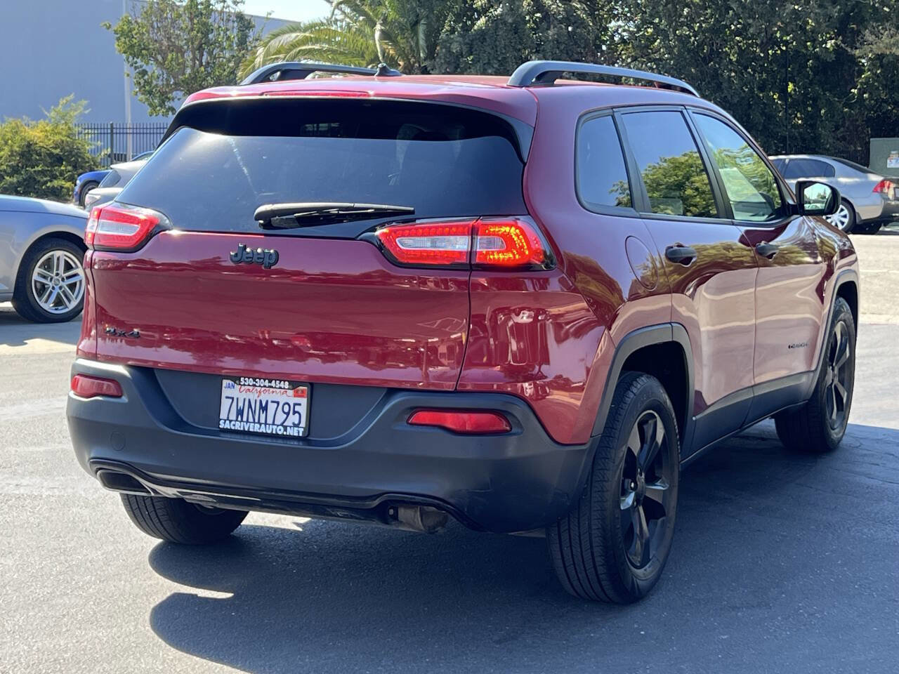 Used 2017 Jeep Cherokee Sport image 7
