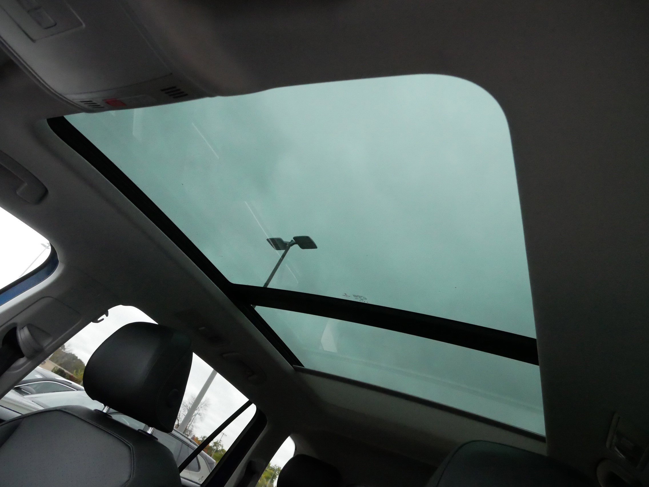 Certified 2020 Volkswagen Tiguan SE w/ Panoramic Sunroof Package image 33