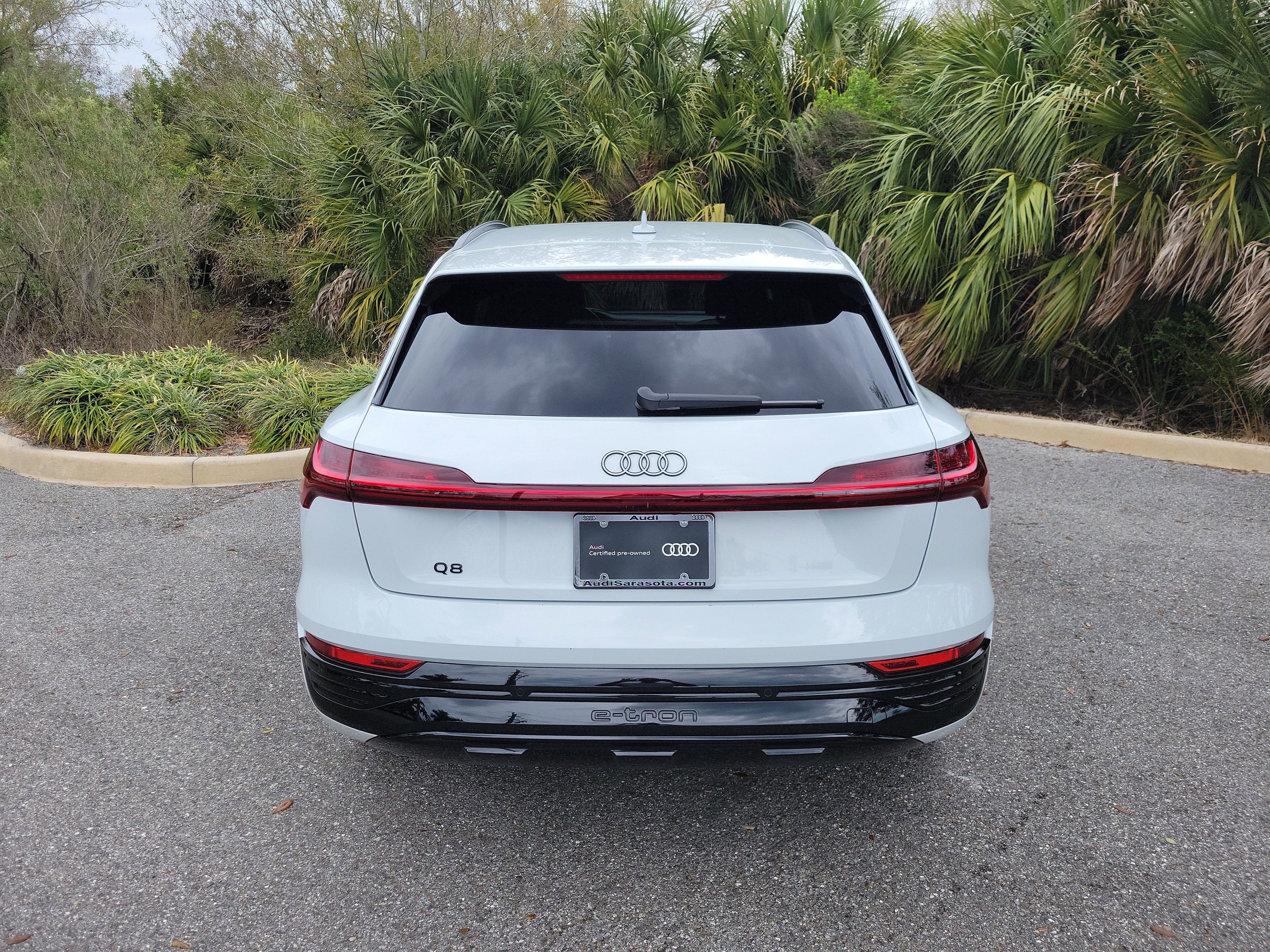 Used 2024 Audi Q8 e-tron Prestige w/ Prestige Package image 5