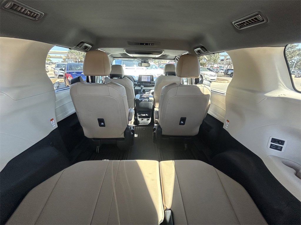 Used 2023 Toyota Sienna XLE image 15