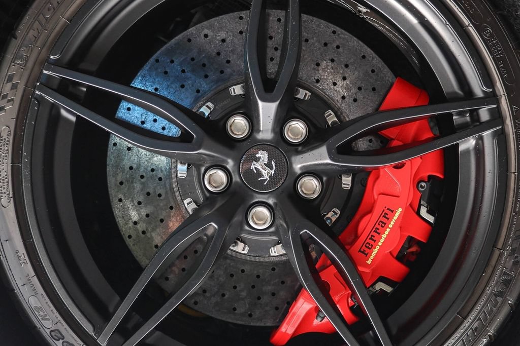 Used 2015 Ferrari 458 Speciale A RWD image 17