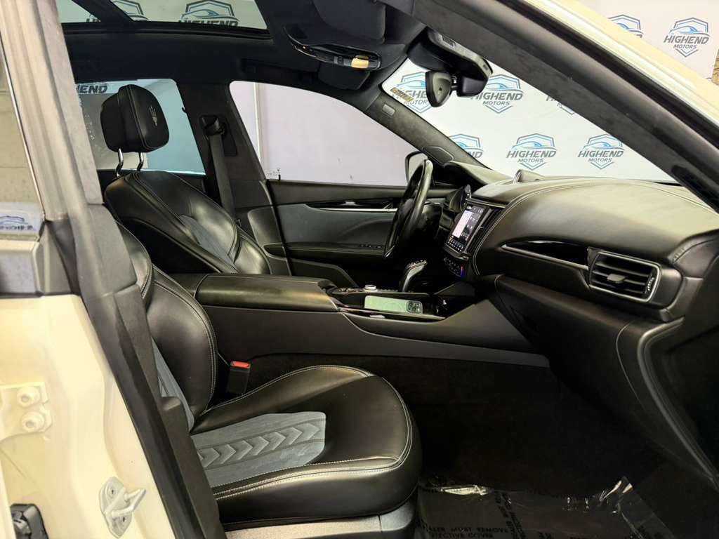 Used 2023 Maserati Levante GT AWD/4WD image 25