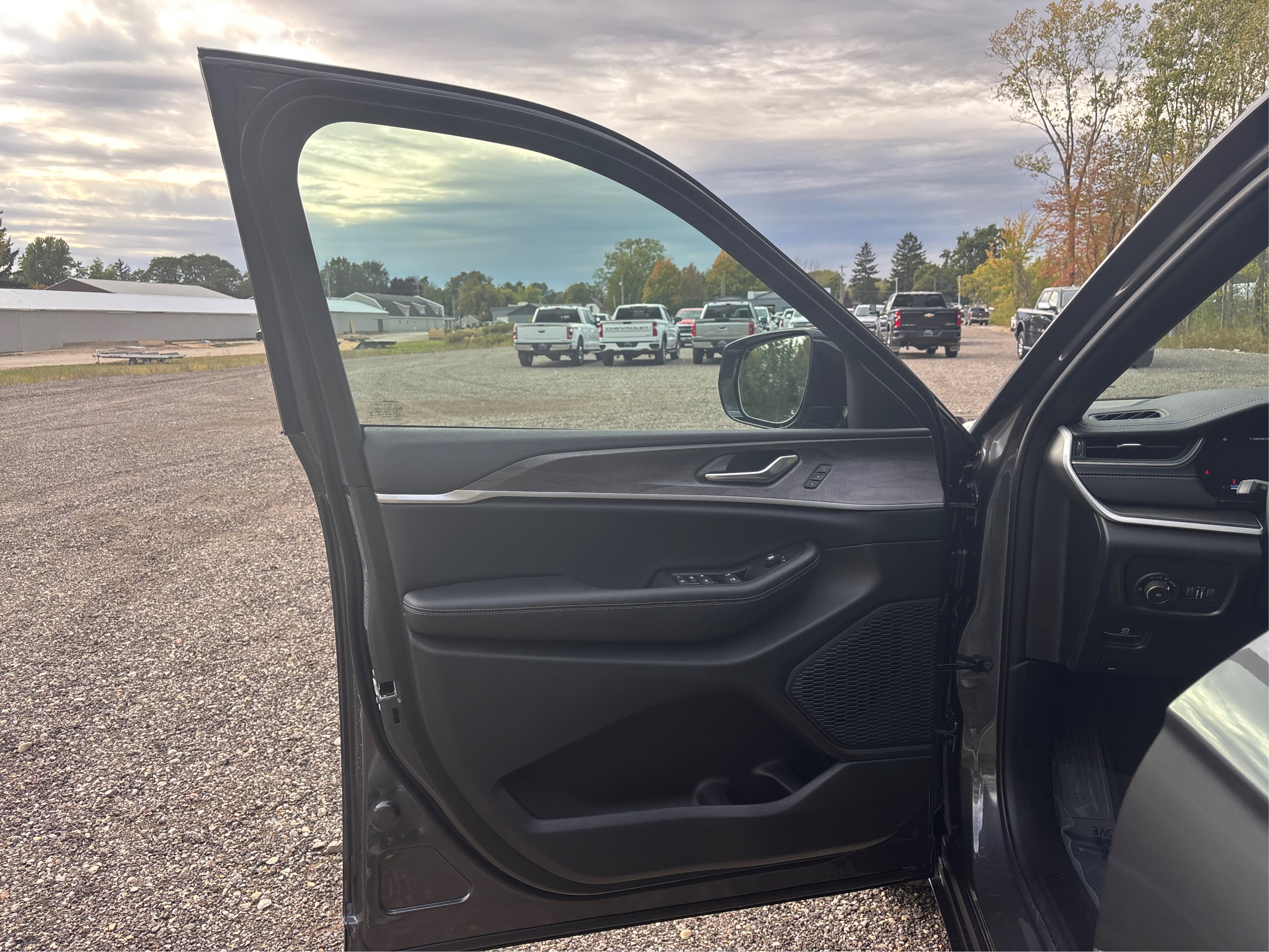 New 2025 Jeep Grand Cherokee L Limited image 23