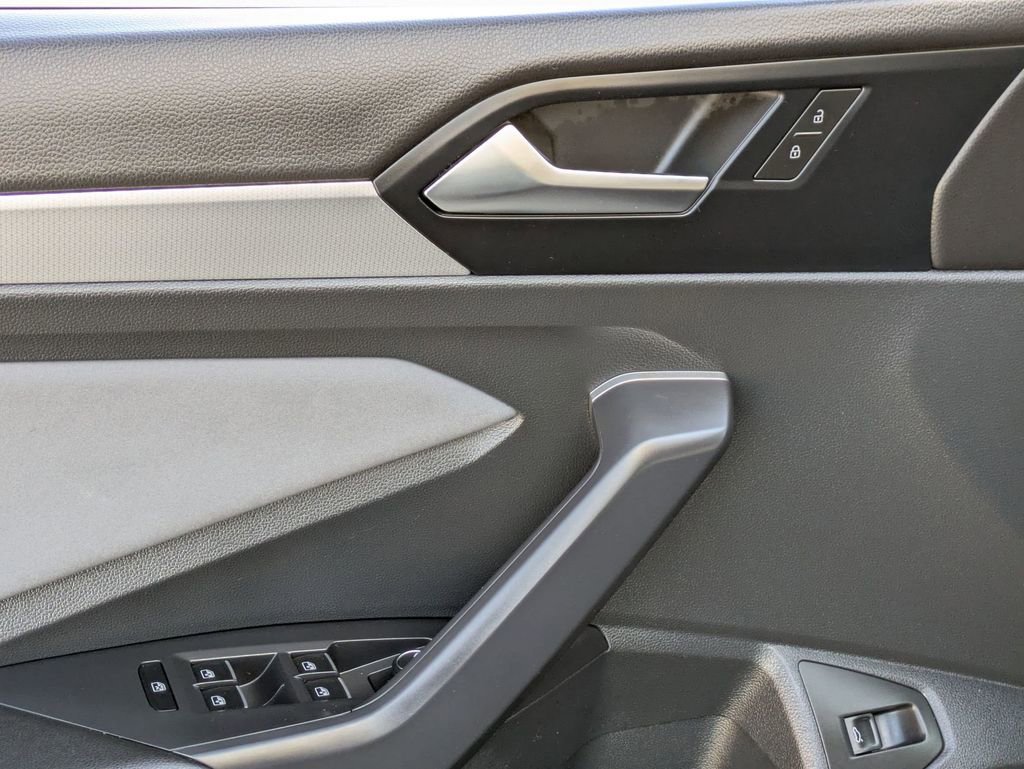 Used 2025 Volkswagen Jetta SE image 13