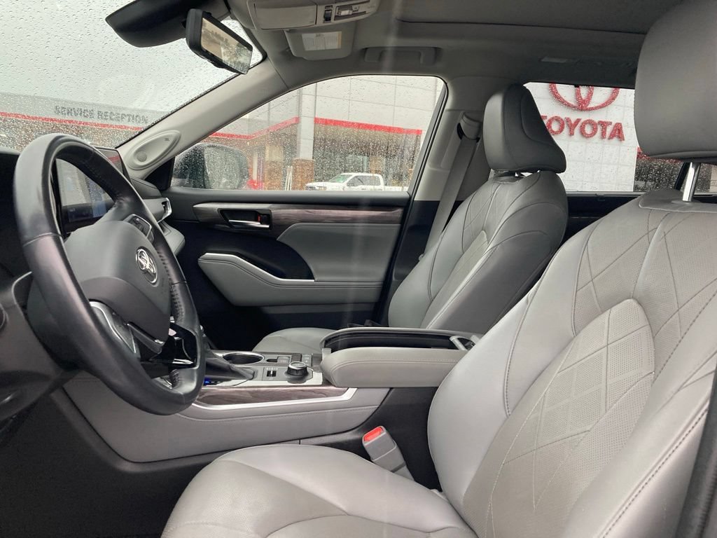 Used 2021 Toyota Highlander Platinum AWD/4WD image 10