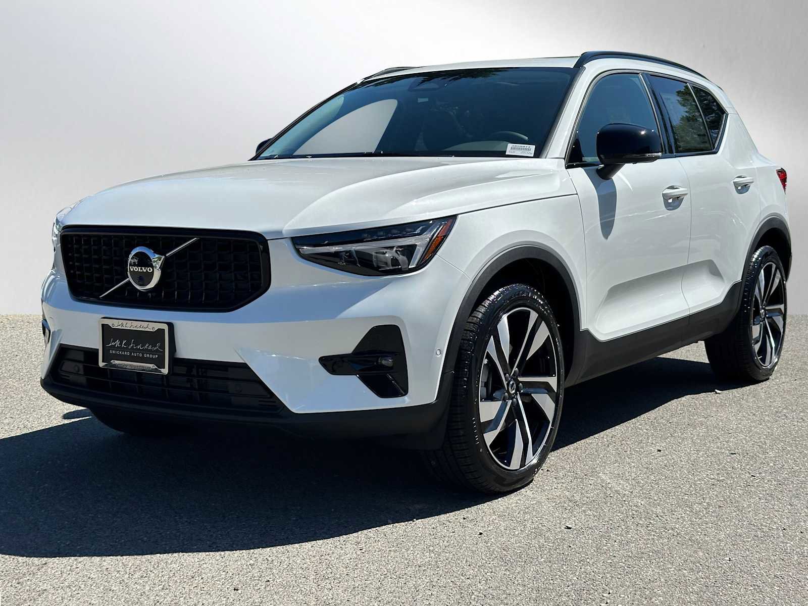 New 2025 Volvo XC40 B5 Plus w/ Protection Package Premier image 7