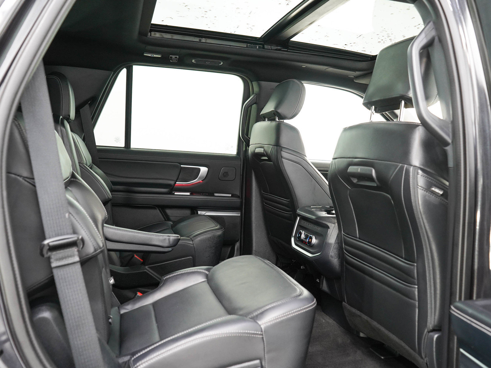 Used 2025 Ford Expedition Platinum w/ Stealth Performance Package AWD/4WD image 14