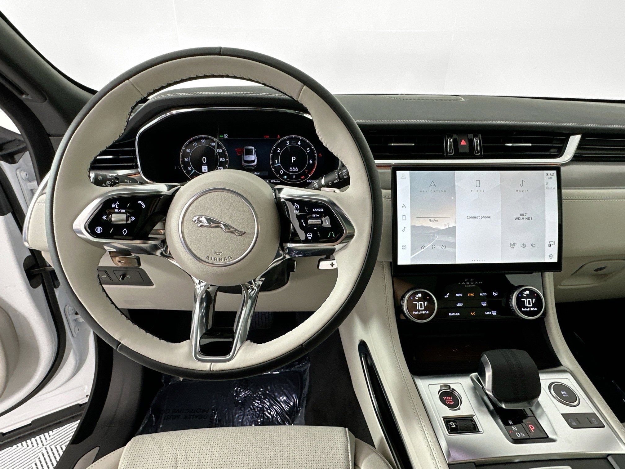 Used 2026 Jaguar F-PACE R-Dynamic S image 11